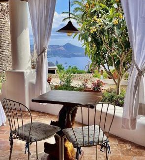 Lipari House | Case Quattrocchi - Giardino e Terrazzi con vista Panoramica sul Mare, Etna e Vulcano