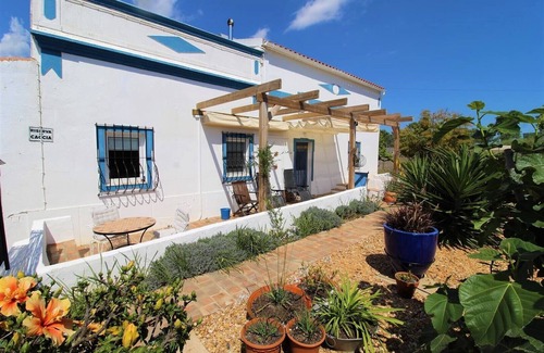 Olhao House | Casinha Formosa, a beautiful farmhouse with pool near the coast