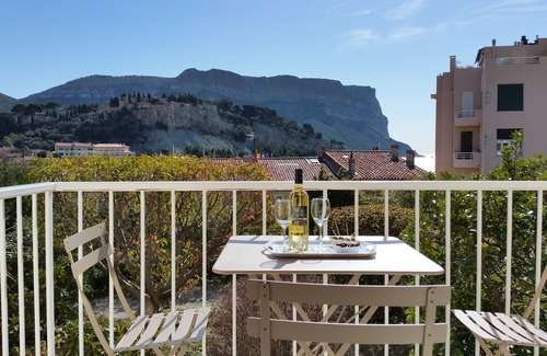 Cassis Apartment | Cassis T2 air-conditioned south-facing with parking - 50m from port