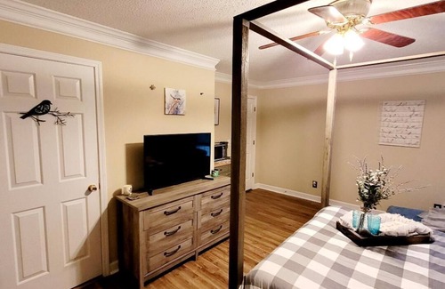 Jackson County Bed & Breakfast | Cast Iron Key Inn: Farm-to-Table Bed & Breakfast