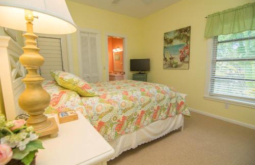 Sanibel Ski Chalet | Castaway Cottage (Sanibel Shores, on Cardium Street)