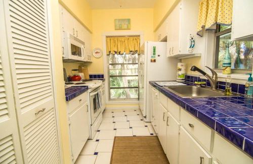 Sanibel Ski Chalet | Castaway Cottage (Sanibel Shores, on Cardium Street)