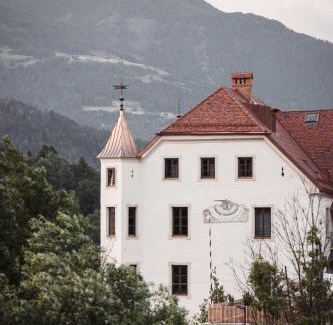 San Lorenzo di Sebato Hotel | Castel Maurn
