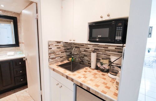 La Gorce Condo | Castle 412 BayView Studio with Pool and Direct Beach Access, Tennis, Free Parking