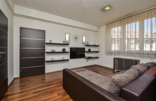 Budavar Apartment | Castle Apartment With Panoramic Balcony