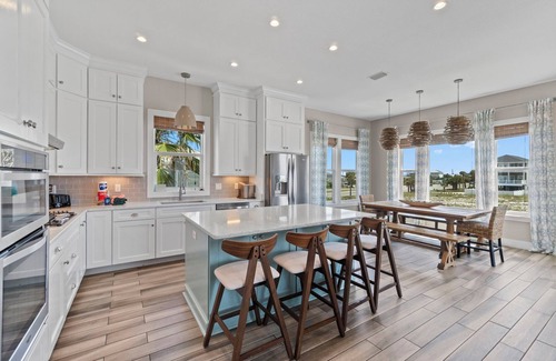 Villa Primera House | Castle de Playa 🌊 Gulf-View Estate w/Pool, Rooftop Deck + Elevator