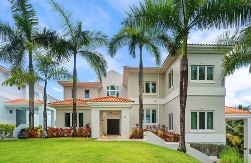 Candelero Abajo House | Castle Garden, recently remodeled luxury house with ocean view & generator (51)