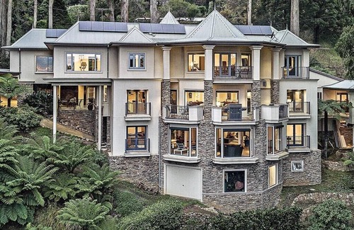 Ferny Creek Villa | Castle in Ferny Creek with Pool