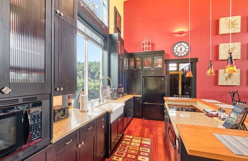 Ocean Park House | Castle of Westeros - luxury oceanfront house, pet-friendly, EV level 2 charger