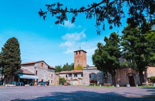 Vigolzone Apartment | Castle View Apartment