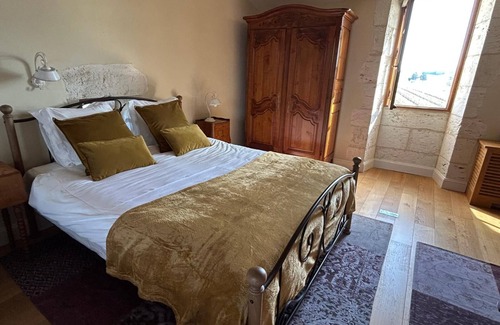 Juillac Other | Castle with 4 bedrooms and WiFi, AC in welcoming Juillac next to Saint Emilion