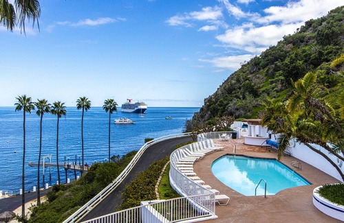 Avalon Apartment | Catalina Island getaway with 6 seat golf cart A/C