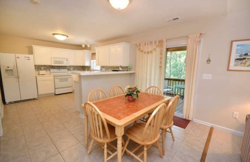 Tranquil Harbour House | Catch 22-Beautiful, 3 Bdrm-2 Bath Home (Sleeps 8) with Privacy & Comfort