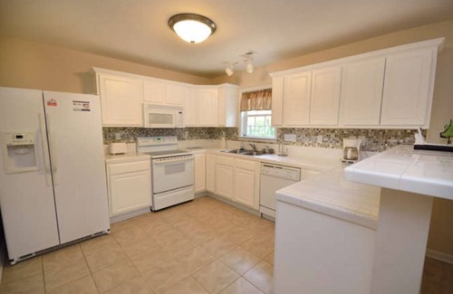 Tranquil Harbour House | Catch 22-Beautiful, 3 Bdrm-2 Bath Home (Sleeps 8) with Privacy & Comfort