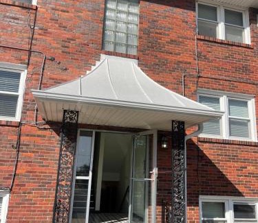 Joslyn Castle Apartment | Cathedral 7-New & Modern near UNMC