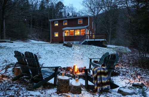 Phoenicia Cabin | Catskills Cabin: Winter Escape with Hot Tub