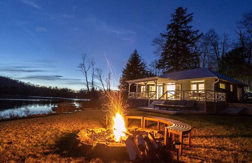 Roscoe House | Catskills Modern Lakefront Cottage