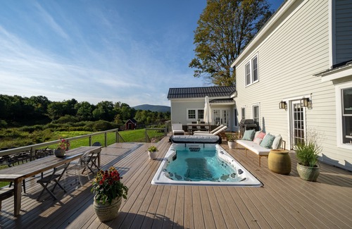 Fleischmanns House | Catskills Private Farm Retreat - Pet-Friendly - Hot Tub, Sauna & Mountain Views
