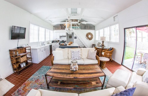 St. Augustine Beach Cottage | Cavalier Cottage at Ruby Dog on B