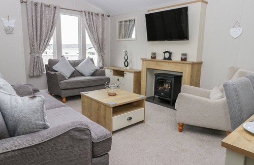 Cayton Bay Cabin | Cayton Pines Lodge at Cayton Bay Holiday Park