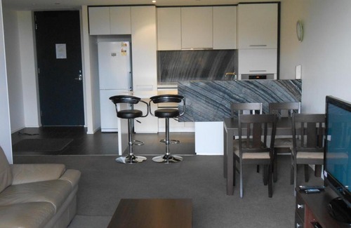 City West Apartment | CBD ARTments in Cultural precinct