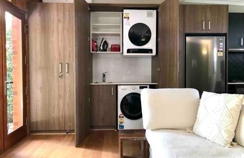 Dubbo Cottage | CBD luxury - near cafes, parks & art. Free bikes