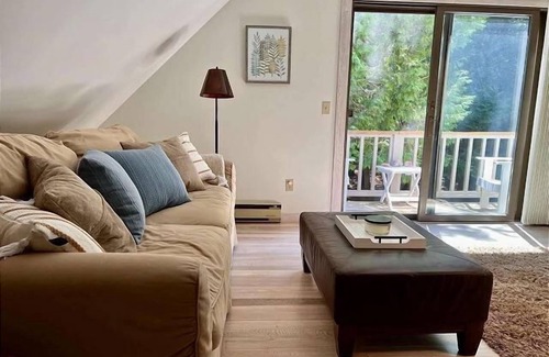 Harbor Springs Apartment | Cedar Bluff Carriage House