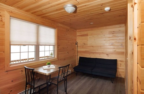 Bethlehem Ski Chalet | Cedar: Cozy Log Cabin Lodge