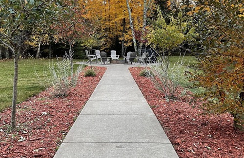 Melrude Cabin | Cedar Creek Retreat! Pet Friendly & 25 minutes away from Duluth