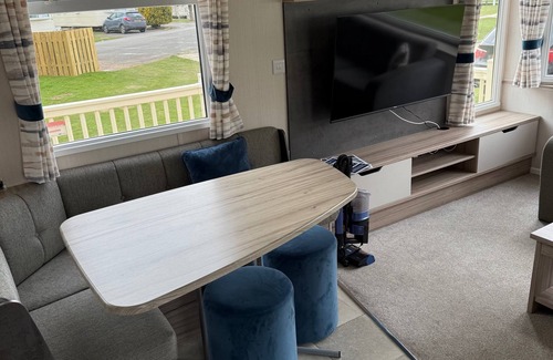 Skegness Apartment | Cedar Lake Apartment Retreat