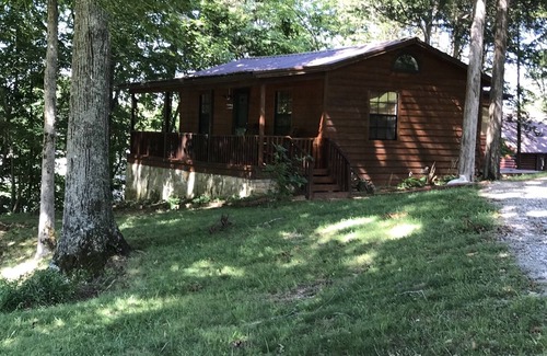 Byrdstown Cabin | Cedar Ridge/Dale Hollow Lake, close to Star Point ,Eagle Cove and Sunset Marinas