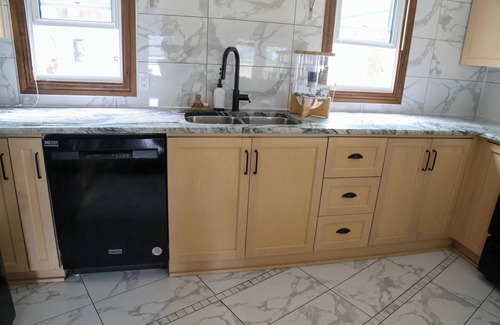 Stratford House | Cedar Spa House - Cedar Barrel Sauna, Hot Tub, Cold Plunge, Massage Chair, Fire