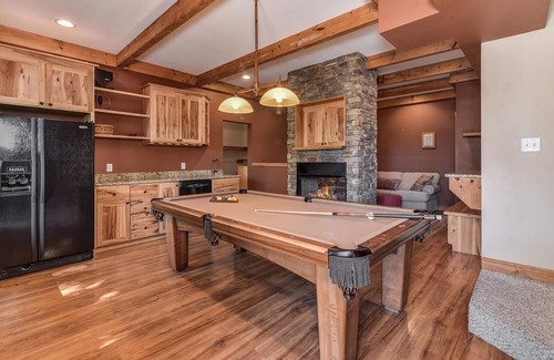 Asheville Cabin | Cedar View by Carolina Mornings | Charcoal Grill & Home Theater📽️