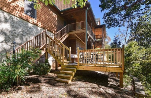 Asheville Cabin | Cedar View by Carolina Mornings | Charcoal Grill & Home Theater📽️