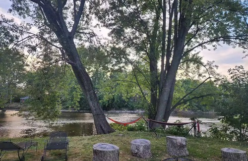 Mequon Cottage | Cedarburg Mequon River retreatnn