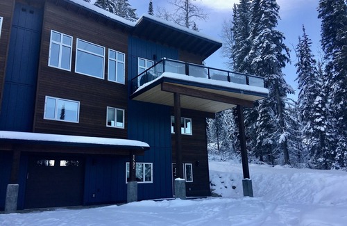 Golden House | Cedars Hideout at Kicking Horse Mountain Resort