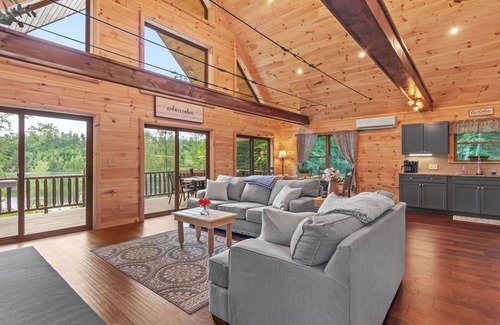 West Oneonta Cabin | Cedars Log Home : Brand New Lake Front w Kayaks & Hot Tub!