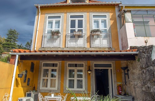 Uniao de Freguesias do Centro Villa | Cedofeita Village in Porto - Entire Condominium with Garden and Terraces