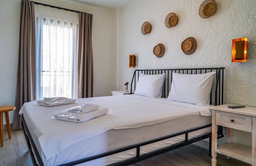 Hacımemis Hotel | Cemal Alaçatı Hotel