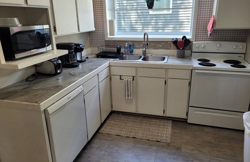 Beulah House | Centennial House - Historic Home with Lakeview! Just 2 blocks from Downtown and Beach!