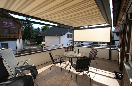 Oberstdorf House | center. Location, maisonnette, pets on request, large balcony. South-west facing roof terrace