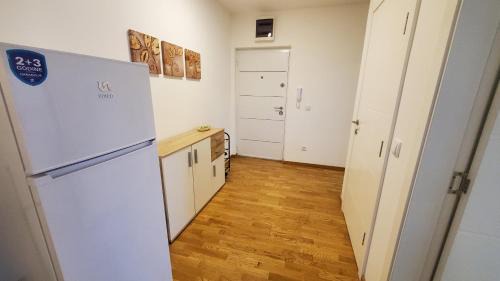 Pancevo Apartment | Center & River Park View Guesthouse