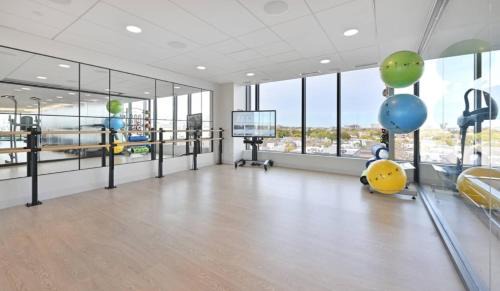 Assembly Square Apartment | Central 1BR Apartment Assembly Square Pool Gym Parking Sleep 5