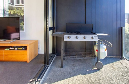 Christchurch City Centre House | Central 1BR with Car Park Lift Access and Extra Bed
