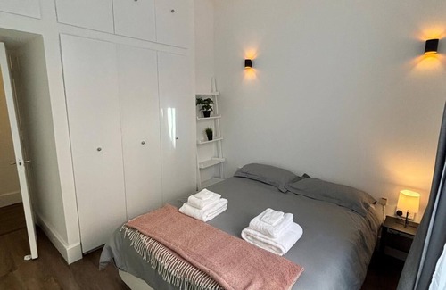 Temple Bar Apartment | Central 2-Bed Apartment Steps from Temple Bar – Walk to Pubs & Restaurants!