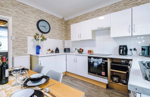 Crewe Apartment | Central 2 Bed Home in Crewe, Perfect for Business!