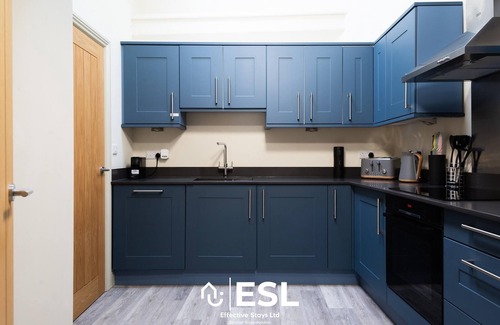 Shrewsbury Apartment | Central 2 Bedroom Apartment with Parking and Overlooking Town Square