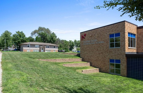 Sioux Falls Apartment | Central 2BR w/1G Wi-Fi + Workspace