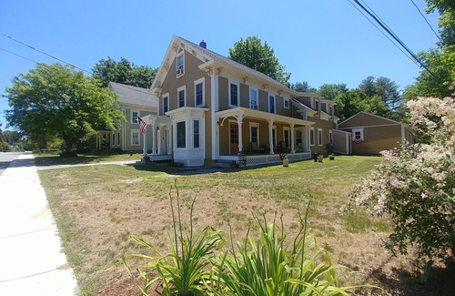 Bradford Apartment | Central A/C and Fast Wifi in the Sunapee Region, one Level 1400sf With 3 BRs