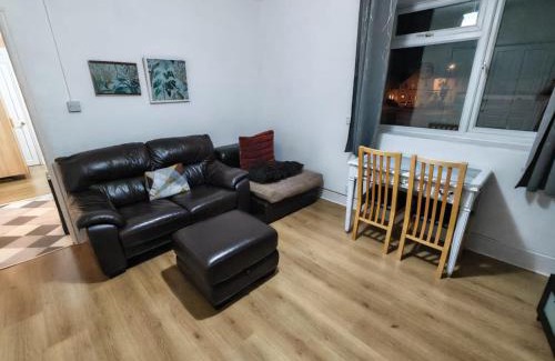 Rushmoor District Apartment | Central Aldershot 1-Bedroom flat with Parking & WiFi
